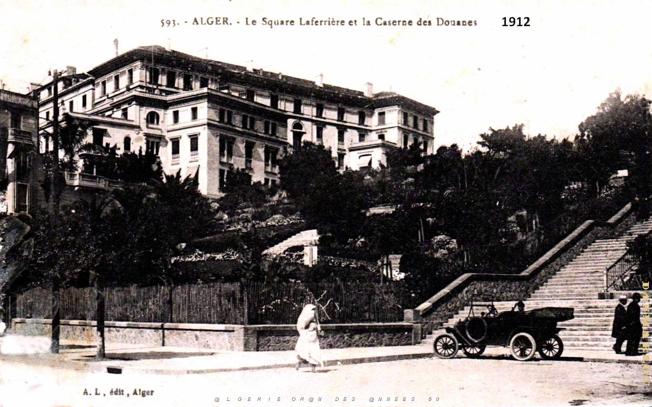 Alger - Square Laferriere et Caserne des Douanes- 1912.jpg